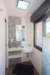 Koupelna v ubytování Le SAN PETRONE-TOUR EN PIERRE EN CENTRE CORSE ENTRE MER ET MONTAGNE