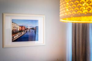 a picture on a wall with a picture of a river at Apartament Gersona 4 in Bydgoszcz