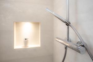 a shower with a light in a bathroom at Bismarckstraße 27 in Bad Sachsa