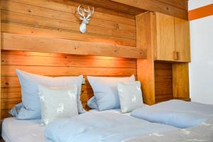 Postel nebo postele na pokoji v ubytování Hotel Waldblick