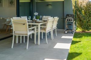 Patio lub wspólna przestrzeń na świeżym powietrzu w obiekcie Wild Paradise in Costa del Sol