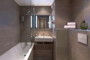 Kopalnica v nastanitvi Best Western Plus Hotel Du Parc Chantilly