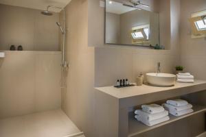 a bathroom with a sink and a shower at 360ᵒ Residences in Khelmáta