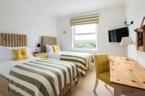 The St Enodoc Hotel客房内的一张或多张床位