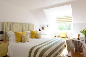 The St Enodoc Hotel客房内的一张或多张床位