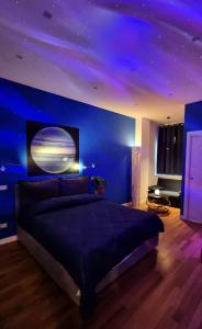 a bedroom with a large bed with a blue wall at Soul City in Naples