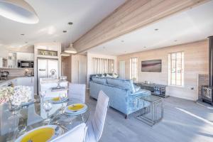 Η κουζίνα ή μικρή κουζίνα στο Stylish Lodge At Windsor Racecourse Marina