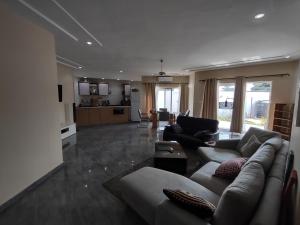 a large living room with a couch and a table at Villa N'KOMI in Lomé