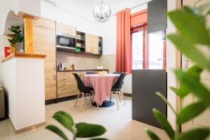 Una cocina o zona de cocina en Apartments Pia