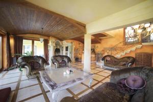 Część wypoczynkowa w obiekcie Top Mountain Villa