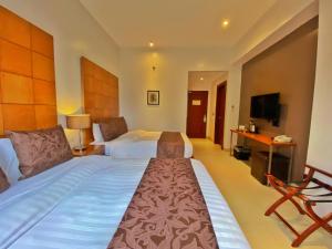 Postel nebo postele na pokoji v ubytování Aloha Boracay Hotel