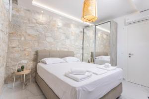 Posteľ alebo postele v izbe v ubytovaní Villa Mare - Private Pool, 4 Bdrms, Sea View, BBQ