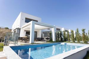Bazén v ubytovaní Villa Mare - Private Pool, 4 Bdrms, Sea View, BBQ alebo v jeho blízkosti