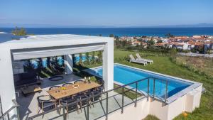 Bazén v ubytovaní Villa Mare - Private Pool, 4 Bdrms, Sea View, BBQ alebo v jeho blízkosti