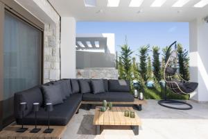 Posedenie v ubytovaní Villa Mare - Private Pool, 4 Bdrms, Sea View, BBQ