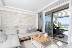 Posedenie v ubytovaní Villa Mare - Private Pool, 4 Bdrms, Sea View, BBQ