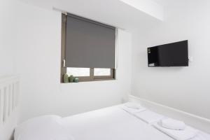 Posteľ alebo postele v izbe v ubytovaní Villa Mare - Private Pool, 4 Bdrms, Sea View, BBQ