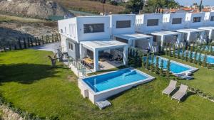 Bazén v ubytovaní Villa Mare - Private Pool, 4 Bdrms, Sea View, BBQ alebo v jeho blízkosti