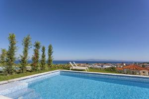 Bazén v ubytovaní Villa Mare - Private Pool, 4 Bdrms, Sea View, BBQ alebo v jeho blízkosti