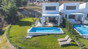 Bazén v ubytovaní Villa Mare - Private Pool, 4 Bdrms, Sea View, BBQ alebo v jeho blízkosti