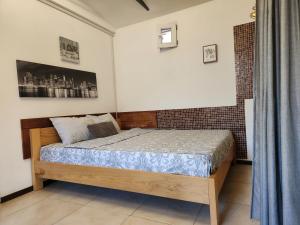 Giường trong phòng chung tại House & Yard Sesil L 90 m to beach