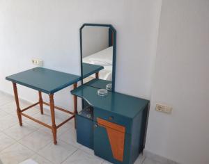 a dressing table with a mirror and a blue desk at Kahraman Hotel in Side