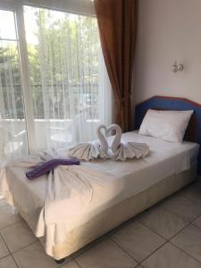 Postel nebo postele na pokoji v ubytování Kahraman Hotel