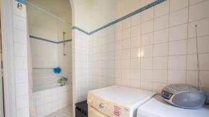 Kúpeľňa v ubytovaní Neuilly-Sur-Seine f2 en rez de chaussée