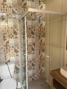 Bilik mandi di Casa de Praia / 100 Metros