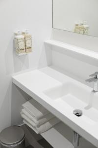 A bathroom at Apartamentos Las Torres