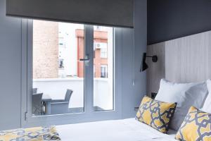 A bed or beds in a room at Apartamentos Las Torres