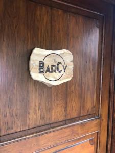 a sign on a wooden door with the word bakery on it at Vakantiewoning BarCy in Heyd/Durbuy in Durbuy