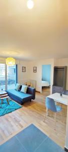 Fotografia z galérie ubytovania Grand Appart Cosy Gare Paris 4 pers Wifi v Courbevoie