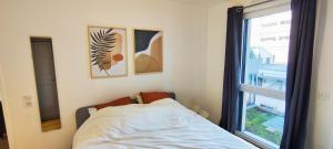 Fotografia z galérie ubytovania Grand Appart Cosy Gare Paris 4 pers Wifi v Courbevoie