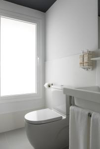 A bathroom at Apartamentos Las Torres