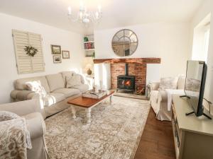 TV a/nebo společenská místnost v ubytování Brook Cottage