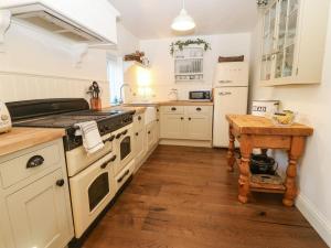 Kuchyň nebo kuchyňský kout v ubytování Brook Cottage + 12 fotografií