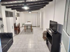 Nhà bếp/bếp nhỏ tại Cómoda casa en El Volcan +2 ảnh