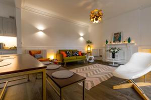 Posezení v ubytování Host & Stay - All Saints Green Cottage