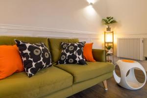 Posezení v ubytování Host & Stay - All Saints Green Cottage + 13 fotografií