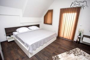 Postel nebo postele na pokoji v ubytování Villa Ostrovica