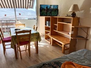 Posezení v ubytování Le Mirador - Studio avec balcon Vue Lac et Montagnes
