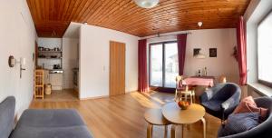 Posezení v ubytování Ferienwohnung Gästehaus Am Buchenbichl