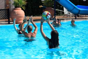 Bazén v ubytování Hotel Minerva nebo v jeho okolí
