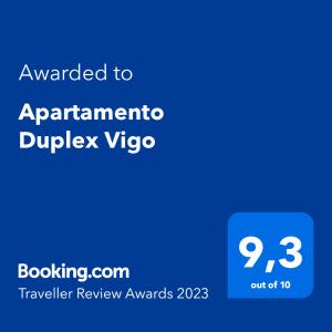 維戈的住宿－Apartamento Duplex Vigo，蓝色的屏幕,上面有给公寓签证的文本