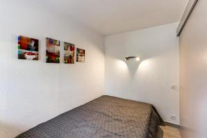 Giường trong phòng chung tại Saint-Cyprien Plage