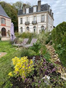 Zahrada ubytování LE CHATEAU DE MONTHUREUX LE SEC