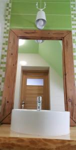 a mirror above a sink in a bathroom at VILLA JAGODOVO niezależne piętro z 5 pokojami oraz jadalnią jest dostępny ZADZWON in Biały Dunajec