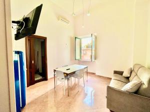 a living room with a table and a couch at Casa Portanova 35 in Salerno