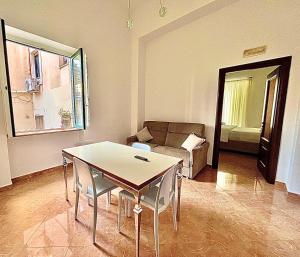 a living room with a table and a couch at Casa Portanova 35 in Salerno